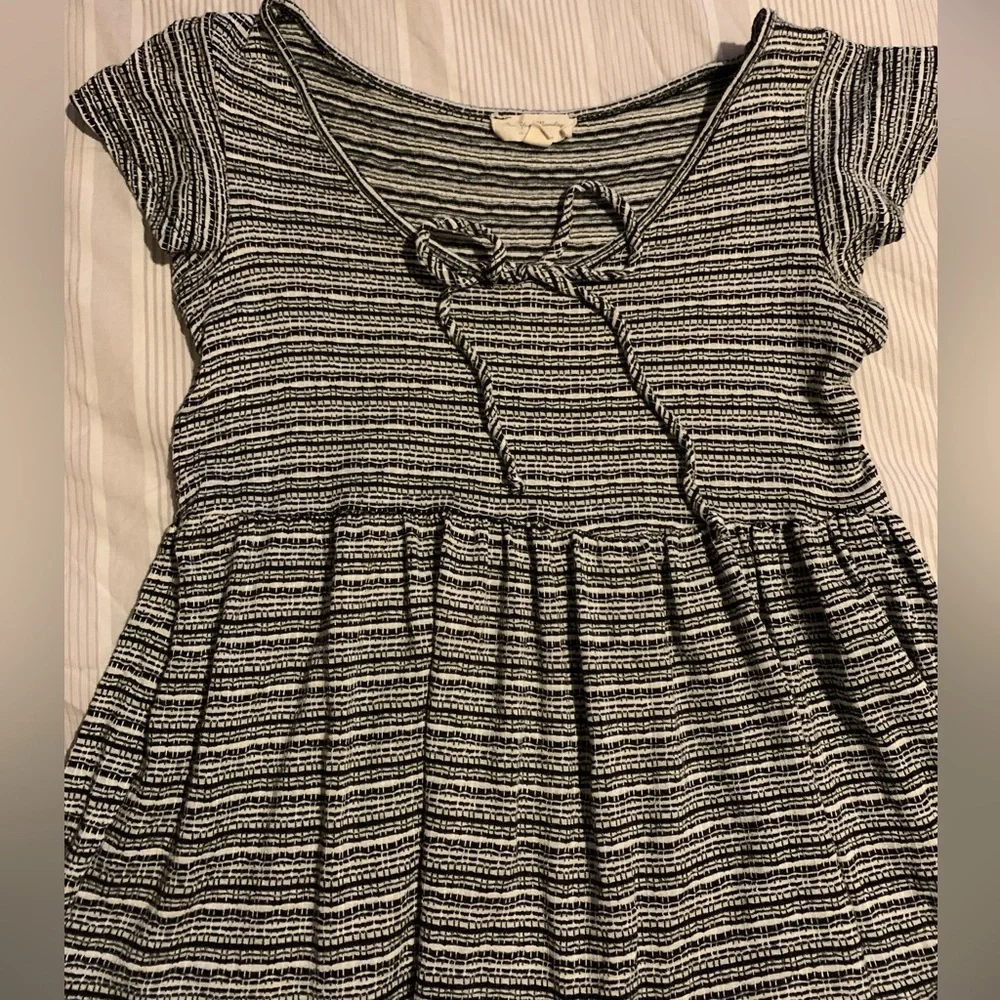 Super cute woman’s small black and white stripe baby doll tiered flowy dress - Picture 2 of 7